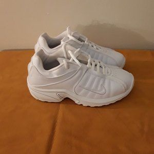 NIKE VXT CROSS TRAINING SIZE  6.5 WOMEN'S 5Y